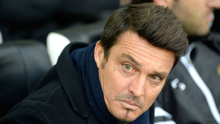 UDINE, ITALY - NOVEMBER 26: Head coach of Udinese Massimo Oddo looks on during the Serie A match between Udinese Calcio and SSC Napoli at Stadio Friuli on November 26, 2017 in Udine, Italy. (Photo by Dino Panato/Getty Images)  UDINE, ITALY - NOVEMBER 26: Head coach of Udinese Massimo Oddo looks on during the Serie A match between Udinese Calcio and SSC Napoli at Stadio Friuli on November 26, 2017 in Udine, Italy. (Photo by Dino Panato/Getty Images)