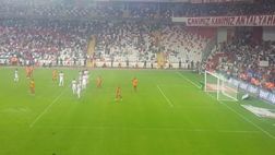 VIDEO / Antalyaspor-Galatasaray, la punizione più brutta di sempre? Osceno Selcuk Inan