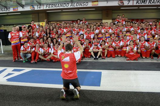 ABU DHABI, UNITED ARAB EMIRATES - NOVEMBER 23: Fernando Alonso of Spain and Ferrari bows down to the team as they pose for a photo after the Abu Dhabi Formula One Grand Prix at Yas Marina Circuit on November 23, 2014 in Abu Dhabi, United Arab Emirates. (Photo by Getty Images/Getty Images) ABU DHABI, UNITED ARAB EMIRATES - NOVEMBER 23: Fernando Alonso of Spain and Ferrari bows down to the team as they pose for a photo after the Abu Dhabi Formula One Grand Prix at Yas Marina Circuit on November 23, 2014 in Abu Dhabi, United Arab Emirates. (Photo by Getty Images/Getty Images)
