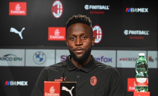 Divock Origi (attaccante AC Milan) durante la conferenza stampa di presentazione | Calciomercato Milan News (Getty Images) Divock Origi AC Milan
