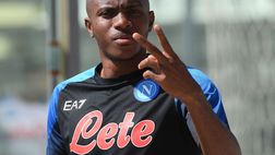 FOTO Osimhen e lo scatto con i compagni: che feeling con il gruppo del Napoli!