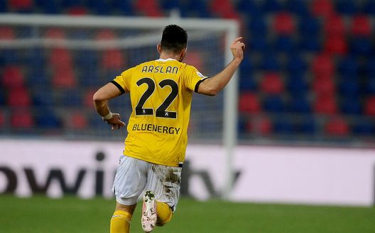 Tolgay Arslan esulta dopo il gol del 2-2 realizzato al 92' contro il Bologna Tolgay Arslan esulta dopo il gol del 2-2 realizzato al 92' contro il Bologna