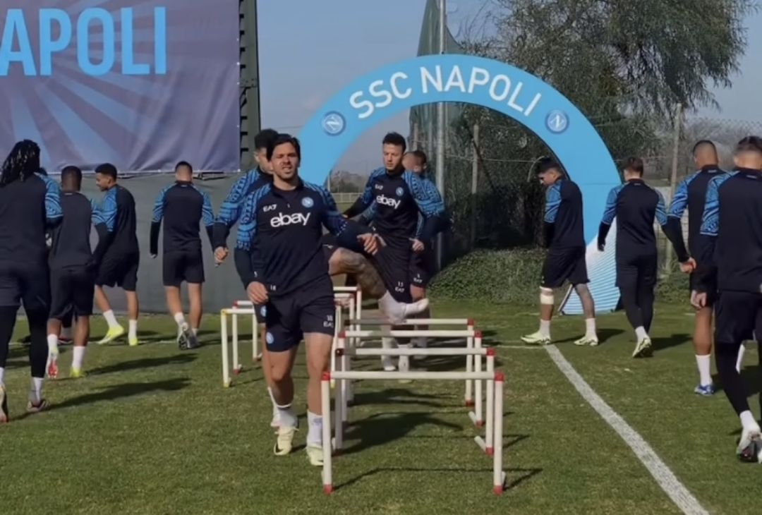 GALLERY Il Napoli si allena, gli azzurri pronti alla sfida col Genoa: le foto - immagine 8