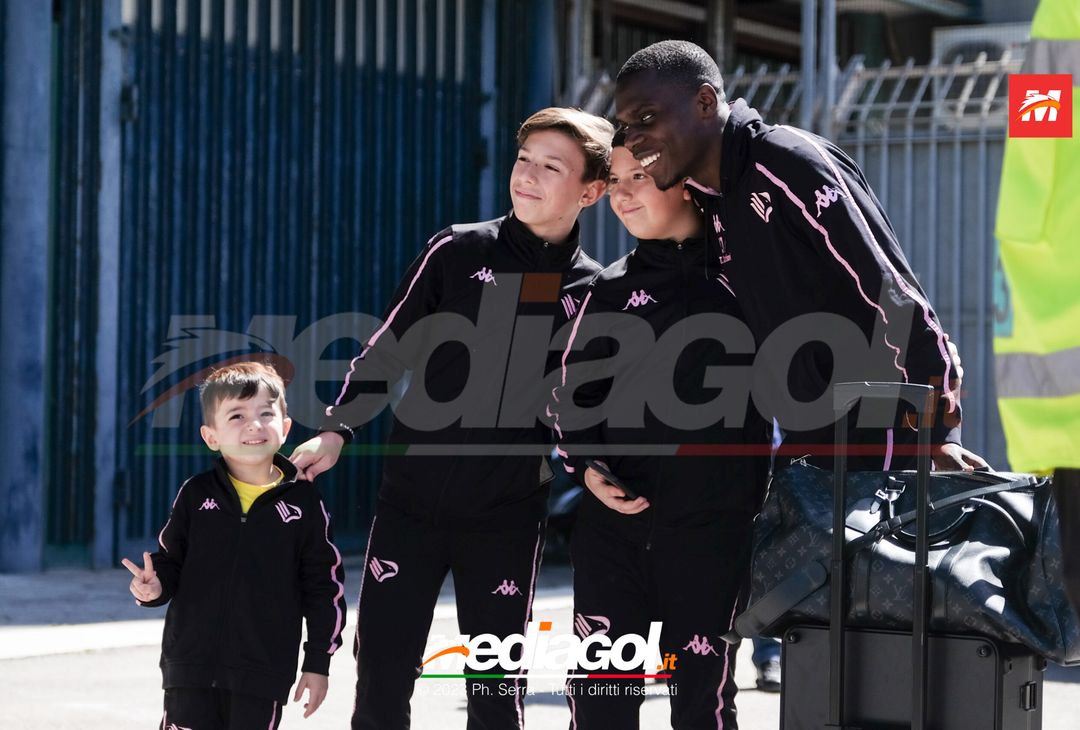 FOTO Parma-Palermo, i Rosanero in partenza dal “Renzo Barbera” (GALLERY) - immagine 8