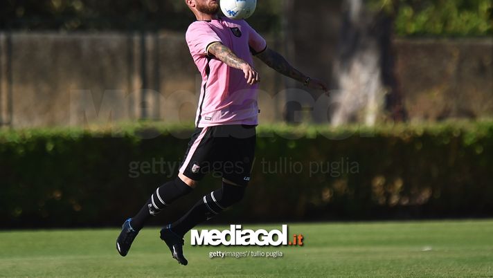 PALERMO, ITALY - JULY 30:  Michel Morganella of Palermo in action during a friendly match between US Citta' di Palermo and Monreale at Carmelo Onorato training center on July 30, 2017 in Palermo, Italy.  (Photo by Tullio M. Puglia/Getty Images)  PALERMO, ITALY - JULY 30:  Michel Morganella of Palermo in action during a friendly match between US Citta' di Palermo and Monreale at Carmelo Onorato training center on July 30, 2017 in Palermo, Italy.  (Photo by Tullio M. Puglia/Getty Images)