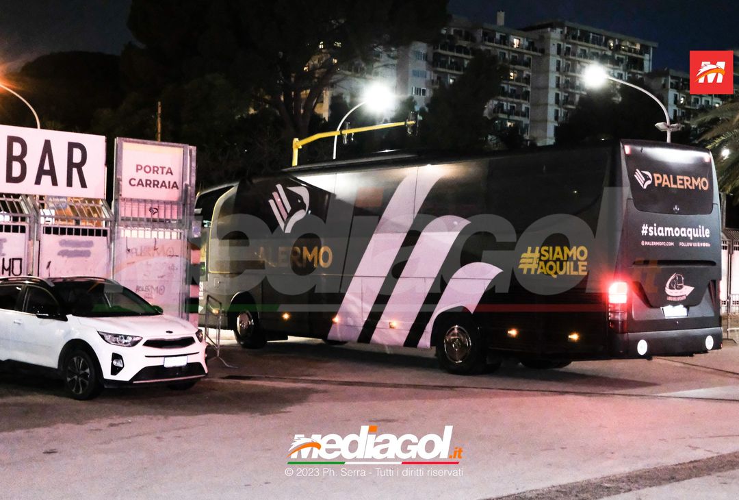 FOTO Ascoli-Palermo, i rosanero in partenza dallo stadio “Renzo Barbera” (Gallery) - immagine 33