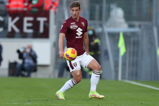 LA SPEZIA, ITALY - NOVEMBER 06: Dennis Praet of Torino FC in action during the Serie A match between Spezia Calcio v Torino FC at Stadio Alberto Picco on November 6, 2021 in La Spezia, Italy. (Photo by Gabriele Maltinti/Getty Images) Torino, Vagnati prova a prolungare il prestito di Praet dal Leicester- immagine 3