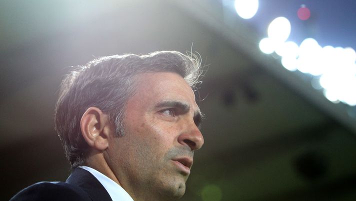 BERGAMO, ITALY - OCTOBER 25:  Hellas Verona FC coach Fabio Pecchia looks on before the Serie A match between Atalanta BC and Hellas Verona FC at Stadio Atleti Azzurri d'Italia on October 25, 2017 in Bergamo, Italy.  (Photo by Marco Luzzani/Getty Images)  BERGAMO, ITALY - OCTOBER 25:  Hellas Verona FC coach Fabio Pecchia looks on before the Serie A match between Atalanta BC and Hellas Verona FC at Stadio Atleti Azzurri d'Italia on October 25, 2017 in Bergamo, Italy.  (Photo by Marco Luzzani/Getty Images)