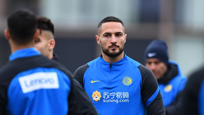 COMO, ITALY - FEBRUARY 12: Danilo D'Ambrosio of FC Internazionale of FC Internazionale in action during a training session at Appiano Gentile on February 12, 2021 in Como, Italy. (Photo by Claudio Villa - Inter/Inter via Getty Images) 