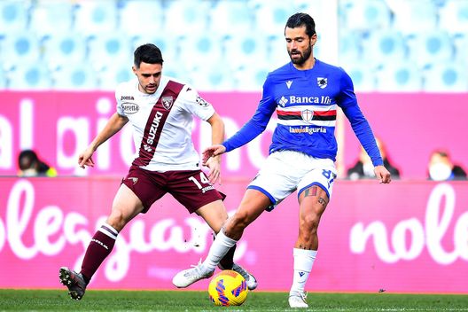 GENOA, ITALY - JANUARY 15: Josip Brekalo of Torino (L) and Antonio Candreva of Sampdoria vie for the ball during the Serie A match between UC Sampdoria and Torino FC at Stadio Luigi Ferraris on January 15, 2022 in Genoa, Italy. (Photo by Getty Images) Serie A, Torino quarto nella classifica delle ultime dieci giornate- immagine 3