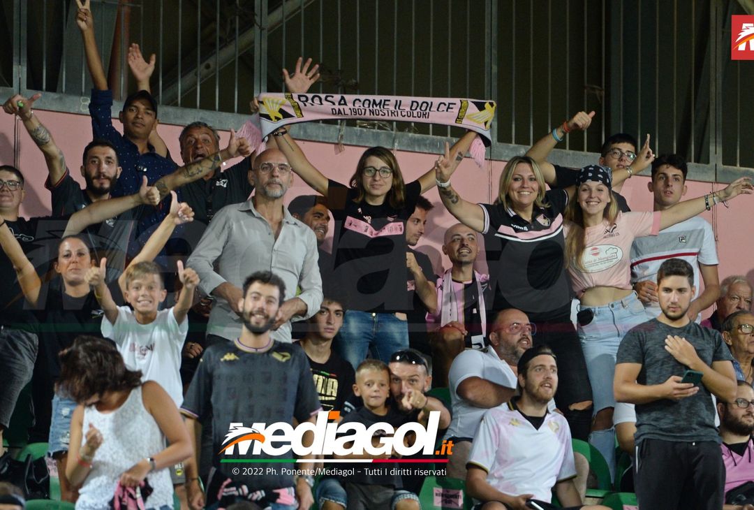 FOTOTIFO, Palermo-Ascoli 2-3: i tifosi allo stadio “Renzo Barbera” (Gallery) - immagine 58