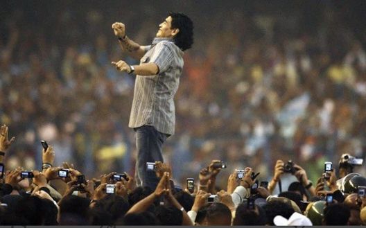 Maradona nella folla del Kerala nel 2012 Maradona nella folla del Kerala nel 2012