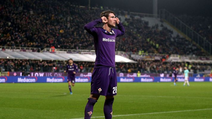 FLORENCE, ITALY - DECEMBER 15: Dusan Vlahovic of ACF Fiorentina celebrates after scoring a goal during the Serie A match between ACF Fiorentina and FC Internazionale at Stadio Artemio Franchi on December 15, 2019 in Florence, Italy. (Photo by Gabriele Maltinti/Getty Images) FLORENCE, ITALY - DECEMBER 15: Dusan Vlahovic of ACF Fiorentina celebrates after scoring a goal during the Serie A match between ACF Fiorentina and FC Internazionale at Stadio Artemio Franchi on December 15, 2019 in Florence, Italy. (Photo by Gabriele Maltinti/Getty Images)