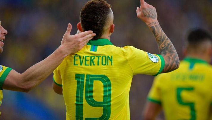 Gazzetta: “Il Napoli tratta Everton: offerti 27 milioni, ma c’è tensione col papà” - immagine 1