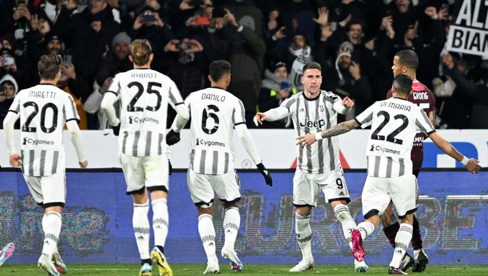 SALERNO, ITALY - FEBRUARY 07: Dusan Vlahovic of Juventus celebrates after scoring the 0-1 goal during the Serie A match between Salernitana and Juventus at Stadio Arechi on February 07, 2023 in Salerno, Italy. (Photo by Francesco Pecoraro/Getty Images) Serie A, Salernitana-Juventus 0-3: decisivi Vlahovic e Kostic - immagine 1