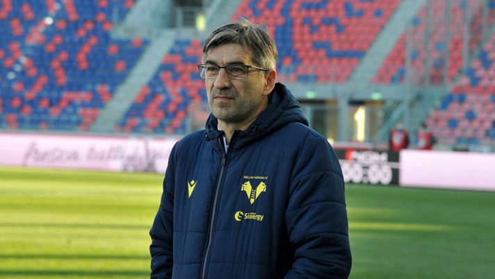 BOLOGNA, ITALY - JANUARY 16: Ivan Juric head coach of Hellas Verona FC looks on prior the beginning of the Serie A match between Bologna FC and Hellas Verona FC at Stadio Renato Dall'Ara on January 16, 2021 in Bologna, Italy. (Photo by Mario Carlini / Iguana Press/Getty Images) Juric: “Perché Tameze fuori! Kalinic va aspettato, per Lazovic, Ilic e Dimarco…” - immagine 1