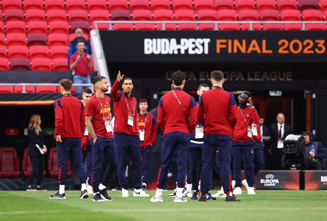 La Roma sul prato della Puskas Arena. Domani la finale – FOTO GALLERY - immagine 9