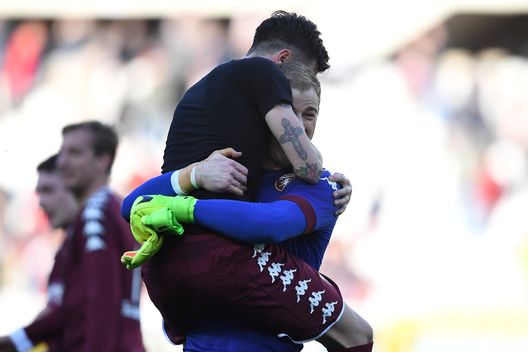 TURIN, ITALY - MARCH 05: Joe Hart (R) of FC Torino celebrates victory with team mate Daniele Baselli at the end of the Serie A match between FC Torino and US Citta di Palermo at Stadio Olimpico di Torino on March 5, 2017 in Turin, Italy. (Photo by Valerio Pennicino/Getty Images) TURIN, ITALY - MARCH 05: Joe Hart (R) of FC Torino celebrates victory with team mate Daniele Baselli at the end of the Serie A match between FC Torino and US Citta di Palermo at Stadio Olimpico di Torino on March 5, 2017 in Turin, Italy. (Photo by Valerio Pennicino/Getty Images)