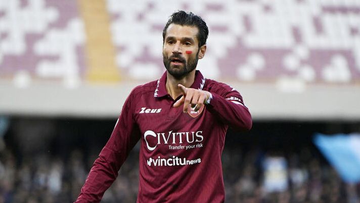 SALERNO, ITALY - NOVEMBER 25: Antonio Candreva of US Salernitana during the Serie A TIM match between US Salernitana and SS Lazio at Stadio Arechi on November 25, 2023 in Salerno, Italy. (Photo by Francesco Pecoraro/Getty Images) Candreva svela: “Prima di dire stop mi sono offerto a questa squadra in Serie A” - immagine 1