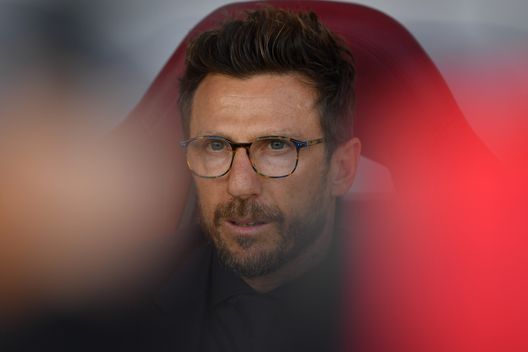  TURIN, ITALY - OCTOBER 22: AS Roma head coach Eusebio Di Francesco looks on during the Serie A match between Torino FC and AS Roma at Stadio Olimpico di Torino on October 22, 2017 in Turin, Italy. (Photo by Valerio Pennicino/Getty Images) 