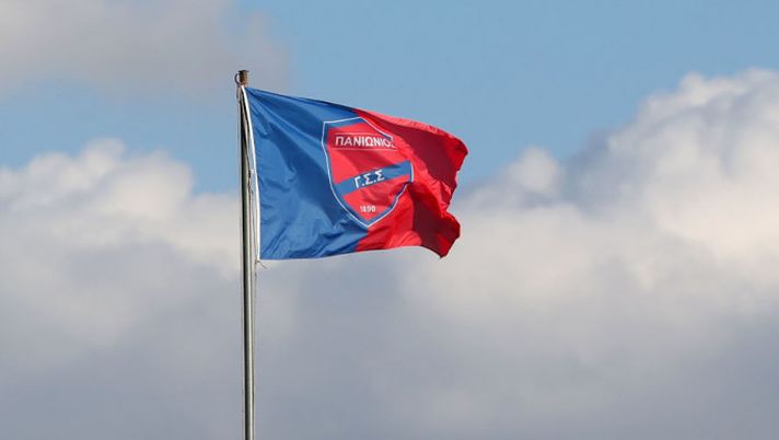 La bandiera in declino del Panionios 