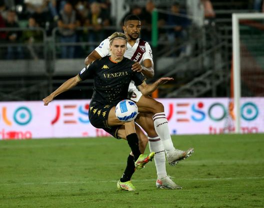 VENEZIA, ITALY - SEPTEMBER 27: Dennis Johnsen of Venezia competes for the ball with Bremer of Torino during the Serie A match between Venezia FC and Torino FC at Stadio Pierluigi Penzo on September 27, 2021 in Venezia, Italy. (Photo by Maurizio Lagana/Getty Images) VENEZIA, ITALY - SEPTEMBER 27: Dennis Johnsen of Venezia competes for the ball with Bremer of Torino during the Serie A match between Venezia FC and Torino FC at Stadio Pierluigi Penzo on September 27, 2021 in Venezia, Italy. (Photo by Maurizio Lagana/Getty Images)