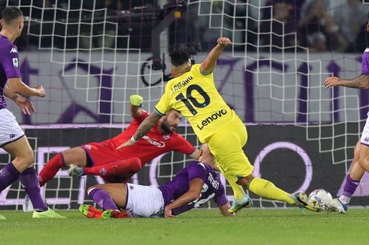 FLORENCE, ITALY - OCTOBER 22: Lautaro Javier Martínez of FC Internazionale scores a goal during the Serie A match between ACF Fiorentina and FC Internazionale at Stadio Artemio Franchi on October 22, 2022 in Florence, Italy. (Photo by Gabriele Maltinti/Getty Images) La svolta è vicina, ma Italiano chiede sacrificio in nome dell’equilibrio- immagine 2