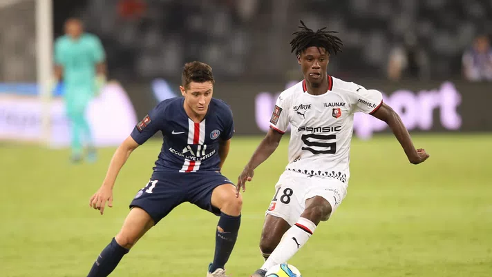 Eduardo Camavinga, centrocampista del Rennes, in azione contro il PSG (credits: GETTY Images)