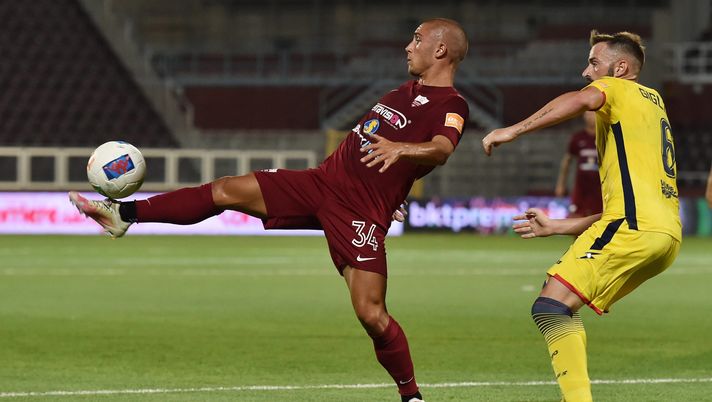 TRAPANI, ITALY - JULY 31: Nicola Dalmonte (L) of Trapani controls the ball as Guillaume Gigliotti of Crotone tackles during the serie B match between Trapani Calcio and FC Crotone at Stadio Provinciale on July 31, 2020 in Trapani, Italy. (Photo by Tullio M. Puglia/Getty Images for Lega Serie B) TRAPANI, ITALY - JULY 31: Nicola Dalmonte (L) of Trapani controls the ball as Guillaume Gigliotti of Crotone tackles during the serie B match between Trapani Calcio and FC Crotone at Stadio Provinciale on July 31, 2020 in Trapani, Italy. (Photo by Tullio M. Puglia/Getty Images for Lega Serie B)
