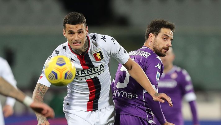 FLORENCE, ITALY - DECEMBER 07: Giacomo Bonaventura of ACF Fiorentina battles for the ball with Gianluca Scamacca of Genoa CFC during the Serie A match between ACF Fiorentina and Genoa CFC at Stadio Artemio Franchi on December 7, 2020 in Florence, Italy. (Photo by Gabriele Maltinti/Getty Images) FLORENCE, ITALY - DECEMBER 07: Giacomo Bonaventura of ACF Fiorentina battles for the ball with Gianluca Scamacca of Genoa CFC during the Serie A match between ACF Fiorentina and Genoa CFC at Stadio Artemio Franchi on December 7, 2020 in Florence, Italy. (Photo by Gabriele Maltinti/Getty Images)