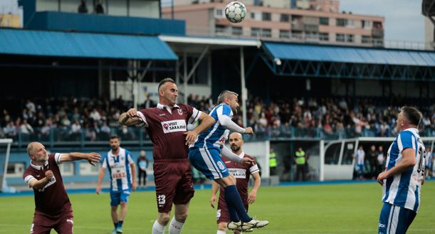 Derby storico di Sarajevo: calciatori di ogni epoca in campo per solidarietà- immagine 2