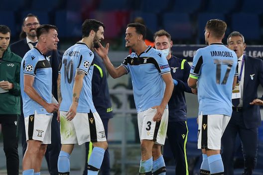 ROME, ITALY - OCTOBER 20: Luis Felipe with his teammates of SS Lazio celebrates after scoring the team's second goal during the UEFA Champions League Group F stage match between SS Lazio and Borussia Dortmund at Stadio Olimpico on October 20, 2020 in Rome, Italy. (Photo by Paolo Bruno/Getty Images) ROME, ITALY - OCTOBER 20: Luis Felipe with his teammates of SS Lazio celebrates after scoring the team's second goal during the UEFA Champions League Group F stage match between SS Lazio and Borussia Dortmund at Stadio Olimpico on October 20, 2020 in Rome, Italy. (Photo by Paolo Bruno/Getty Images)