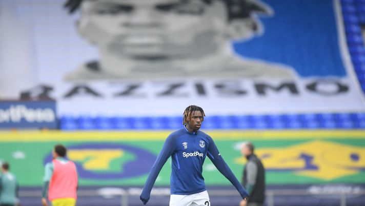 LIVERPOOL, ENGLAND - JULY 09: Moise Kean of Everton warms up prior to the Premier League match between Everton FC and Southampton FC at Goodison Park on July 09, 2020 in Liverpool, England. Football Stadiums around Europe remain empty due to the Coronavirus Pandemic as Government social distancing laws prohibit fans inside venues resulting in all fixtures being played behind closed doors. (Photo by Michael Regan/Getty Images) LIVERPOOL, ENGLAND - JULY 09: Moise Kean of Everton warms up prior to the Premier League match between Everton FC and Southampton FC at Goodison Park on July 09, 2020 in Liverpool, England. Football Stadiums around Europe remain empty due to the Coronavirus Pandemic as Government social distancing laws prohibit fans inside venues resulting in all fixtures being played behind closed doors. (Photo by Michael Regan/Getty Images)