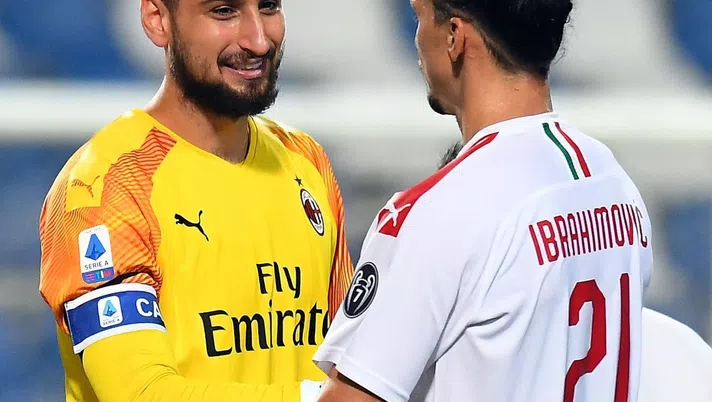 Gianluigi 'Gigio' Donnarumma (portiere AC Milan) e Zlatan Ibrahimovic (attaccante AC Milan) durante Sassuolo-Milan 1-2 (Serie A 2019-2020) | AC Milan News (Getty Images)