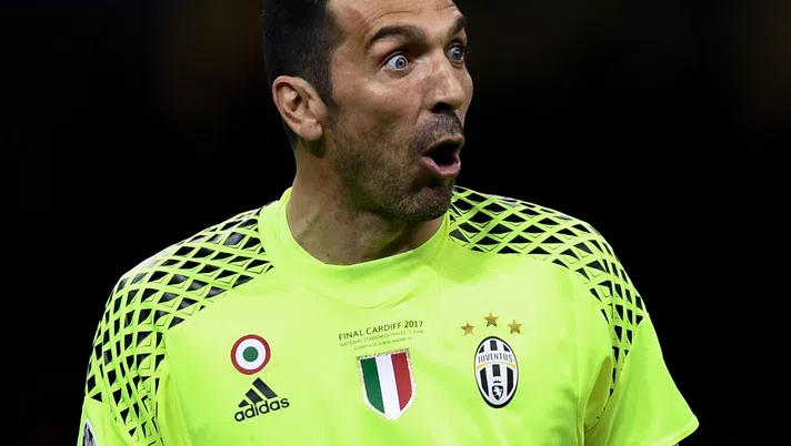 Juventus, Buffon gonfia il petto: &#8220;Si può cadere ma non si può smettere di combattere&#8221;