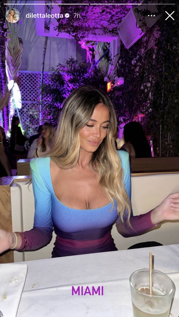Diletta, notte bollente a Miami. Décolleté super per la Leotta: fan a bocca aperta- immagine 2