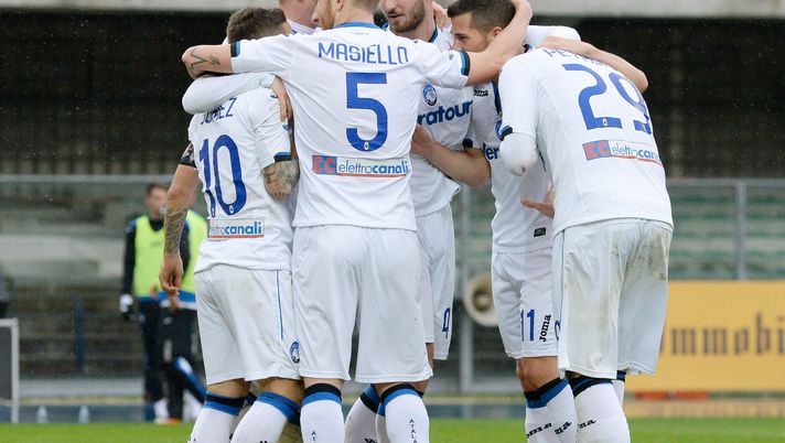 VERONA, ITALY - MARCH 18:  Alejandro Dario Gomez  of Atalanta BC celebrates scoring his team's fifth goal goal during the serie A match between Hellas Verona FC and Atalanta BC at Stadio Marc'Antonio Bentegodi on March 18, 2018 in Verona, Italy.  (Photo by Dino Panato/Getty Images) 