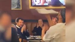 VIDEO/ Berlusconi scatenato: la festa con Salvini nel locale di Briatore