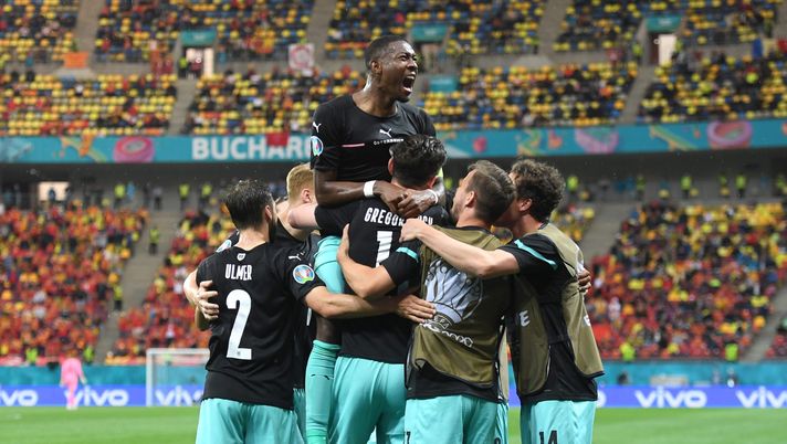 BUCHAREST, ROMANIA - JUNE 13: Michael Gregoritsch of Austria celebrates with David Alaba and team mates after scoring their side's second goal durng the UEFA Euro 2020 Championship Group C match between Austria and North Macedonia at National Arena Bucharest on June 13, 2021 in Bucharest, Romania. (Photo by Daniel Mihailescu - Pool/Getty Images) BUCHAREST, ROMANIA - JUNE 13: Michael Gregoritsch of Austria celebrates with David Alaba and team mates after scoring their side's second goal durng the UEFA Euro 2020 Championship Group C match between Austria and North Macedonia at National Arena Bucharest on June 13, 2021 in Bucharest, Romania. (Photo by Daniel Mihailescu - Pool/Getty Images)