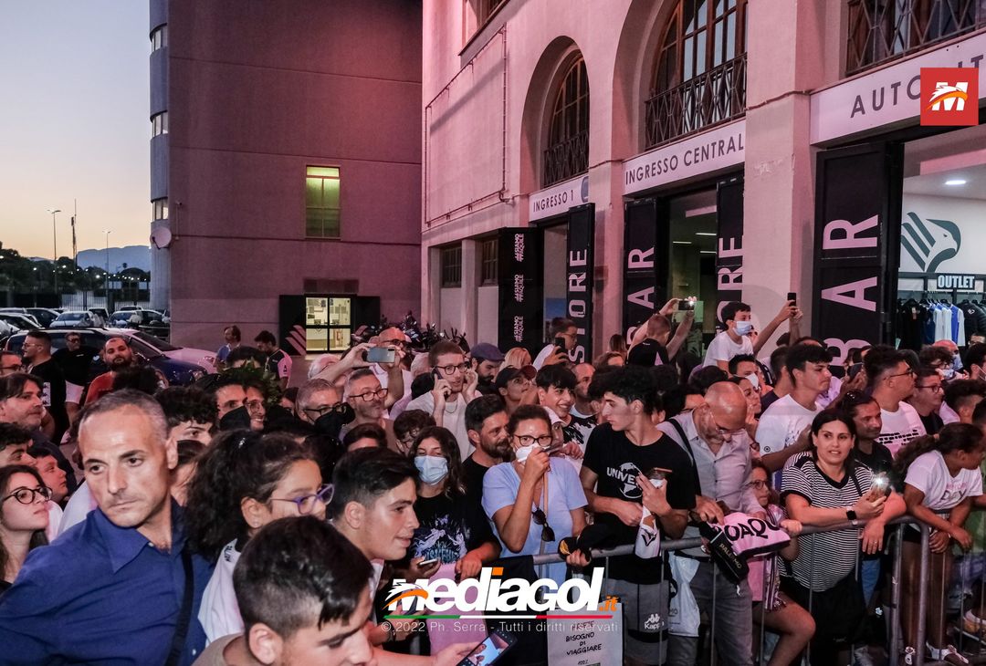 FOTO RITIRO PALERMO, Brunori e l’incontro con i tifosi al Barbera (Gallery) - immagine 33