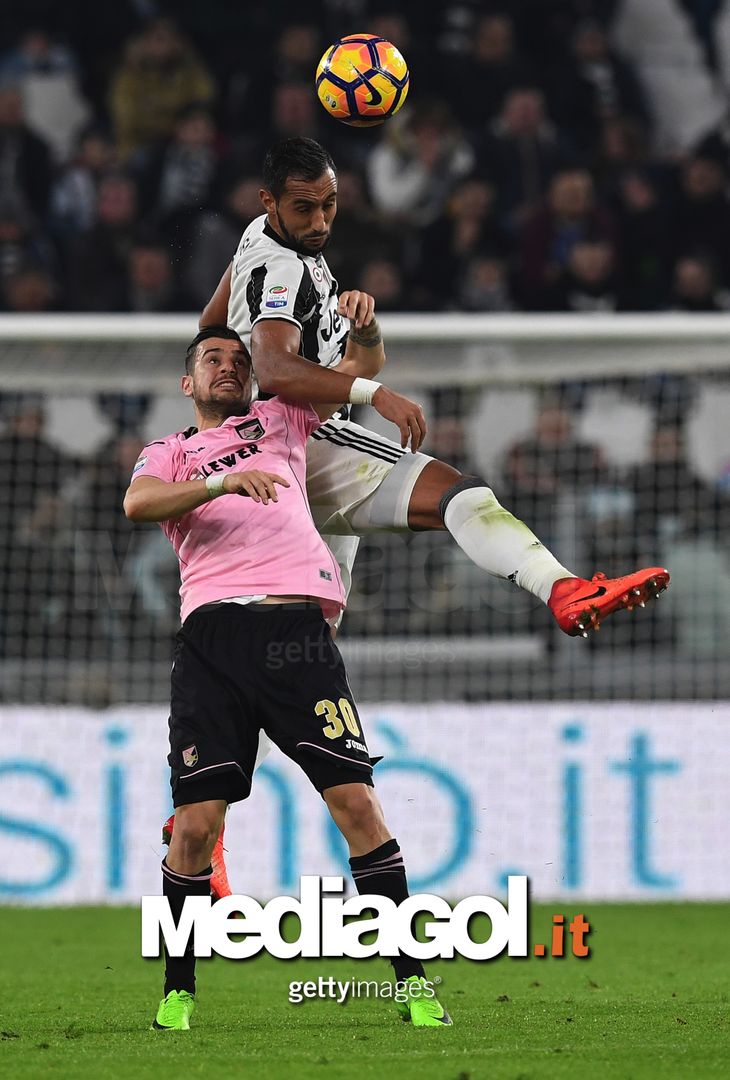 TURIN, ITALY - FEBRUARY 17:  Medhi Benatia (R) of Juventus FC clashes with Ilja Nestorovski of US Citta di Palermo during the Serie A match between Juventus FC and US Citta di Palermo at Juventus Stadium on February 17, 2017 in Turin, Italy.  (Photo by Valerio Pennicino/Getty Images)  