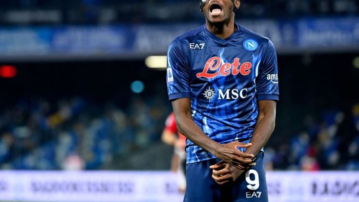 Napoli's Nigerian forward Victor Osimhen reacts during the Italian Serie A football match between SCC Napoli and Inter Milan at the Stadio Diego Armando Maradona stadium in Naples on February 12, 2022. (Photo by Alberto PIZZOLI / AFP) (Photo by ALBERTO PIZZOLI/AFP via Getty Images) SQUALIFICATI – Ecco i nove assenti alla 31ma giornata di Serie A: non solo Osimhen - immagine 1