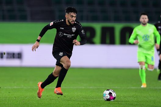  WOLFSBURG, GERMANY - DECEMBER 20: Nicolas Gonzalez of VfB Stuttgart runs with the ball during the Bundesliga match between VfL Wolfsburg and VfB Stuttgart at Volkswagen Arena on December 20, 2020 in Wolfsburg, Germany. Sporting stadiums around Germany remain under strict restrictions due to the Coronavirus Pandemic as Government social distancing laws prohibit fans inside venues resulting in games being played behind closed doors. (Photo by Oliver Hardt/Getty Images) 