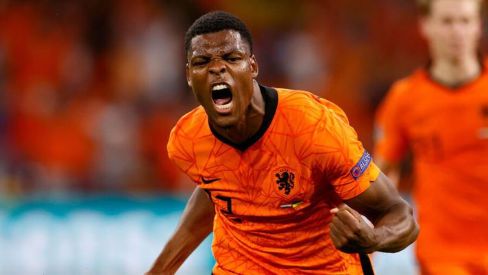 AMSTERDAM, NETHERLANDS - JUNE 13: Denzel Dumfries of Netherlands celebrates after scoring their side's third goal during the UEFA Euro 2020 Championship Group C match between Netherlands and Ukraine at the Johan Cruijff ArenA on June 13, 2021 in Amsterdam, Netherlands. (Photo by Koen van Weel - Pool/Getty Images) Inter, guarda che Dumfries: sfreccia e segna anche con la sua Olanda contro il Belgio - immagine 1