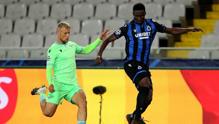 BRUGGE, BELGIUM - OCTOBER 28: Odilon Kossounou of Club Bregge KV competes for the ball with Szymon Czyz of SS Lazio during the UEFA Champions League Group F stage match between Club Brugge KV and SS Lazio at Jan Breydel Stadium on October 28, 2020 in Brugge, Belgium. (Photo by Giampiero Sposito/Getty Images) BRUGGE, BELGIUM - OCTOBER 28: Odilon Kossounou of Club Bregge KV competes for the ball with Szymon Czyz of SS Lazio during the UEFA Champions League Group F stage match between Club Brugge KV and SS Lazio at Jan Breydel Stadium on October 28, 2020 in Brugge, Belgium. (Photo by Giampiero Sposito/Getty Images)