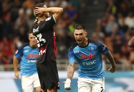 MILAN, ITALY - SEPTEMBER 18: Matteo Politano of SSC Napoli celebrates after scoring their team's first goal from the penalty spot during the Serie A match between AC Milan and SSC Napoli at Stadio Giuseppe Meazza on September 18, 2022 in Milan, Italy. (Photo by Marco Luzzani/Getty Images) milan napoli