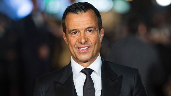 Portuguese football agent Jorge Mendes poses on arrival for the world premiere of the film Ronaldo in central London on November 9, 2015.
/ AFP / JACK TAYLOR (Photo credit should read JACK TAYLOR/AFP via Getty Images) Gattuso su Mendes: “È un amico e mi dà consigli, io non faccio mai il mercato” - immagine 1