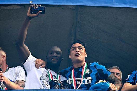 Samp-Inter, Brozovic dal 1′ e capitano. Lautaro in coppia con Lukaku- immagine 2