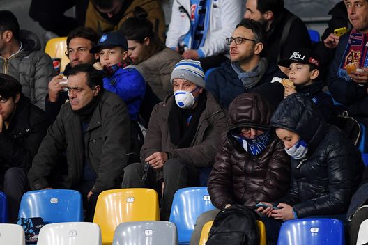 NAPLES, ITALY - FEBRUARY 25: SSC Napoli supporter with a mask due to Coronavirus before the UEFA Champions League round of 16 first leg match between SSC Napoli and FC Barcelona at Stadio San Paolo on February 25, 2020 in Naples, Italy. (Photo by Francesco Pecoraro/Getty Images) NAPLES, ITALY - FEBRUARY 25: SSC Napoli supporter with a mask due to Coronavirus before the UEFA Champions League round of 16 first leg match between SSC Napoli and FC Barcelona at Stadio San Paolo on February 25, 2020 in Naples, Italy. (Photo by Francesco Pecoraro/Getty Images)