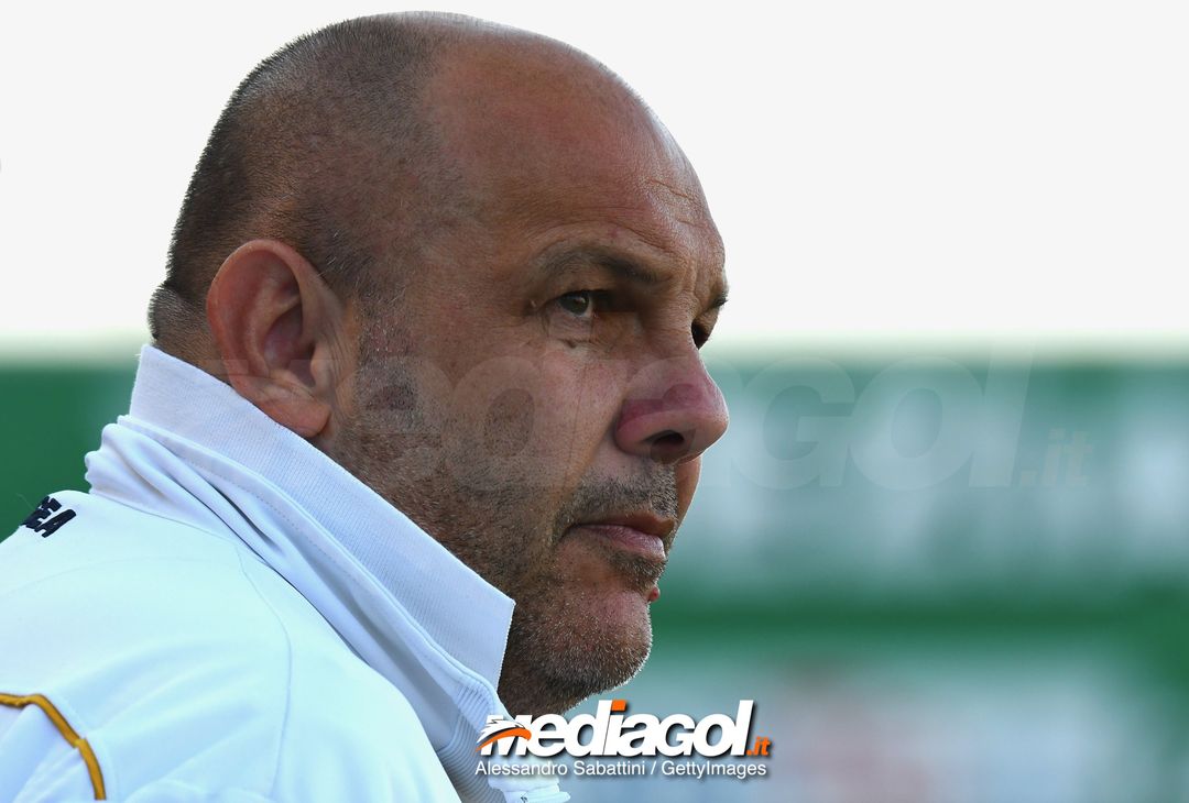  VENICE, ITALY - APRIL 27:  Bruno Tedino head coach of US Citta di Palermo looks on before the serie B match between Venezia FC and US Citta di Palermo at Stadio Pier Luigi Penzo on April 27, 2018 in Venice, Italy.  (Photo by Alessandro Sabattini/Getty Images) 